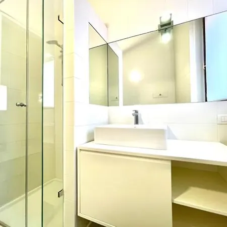 Domus - Ampia Moderna Casa Su 2 Piani Nel Cuore Di 아파트 *