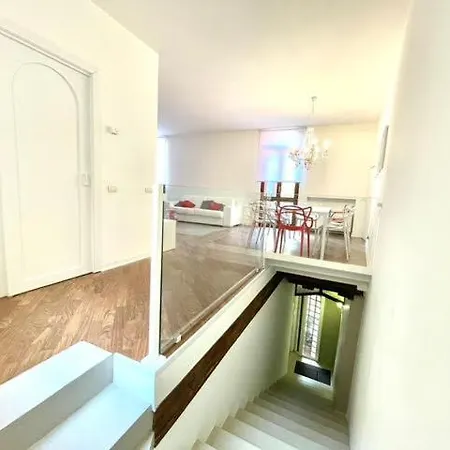 Domus - Ampia Moderna Casa Su 2 Piani Nel Cuore Di