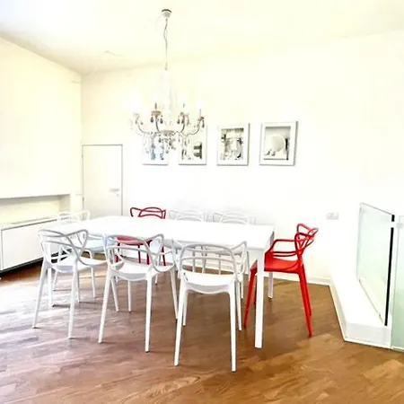 아파트 Domus - Ampia Moderna Casa Su 2 Piani Nel Cuore Di