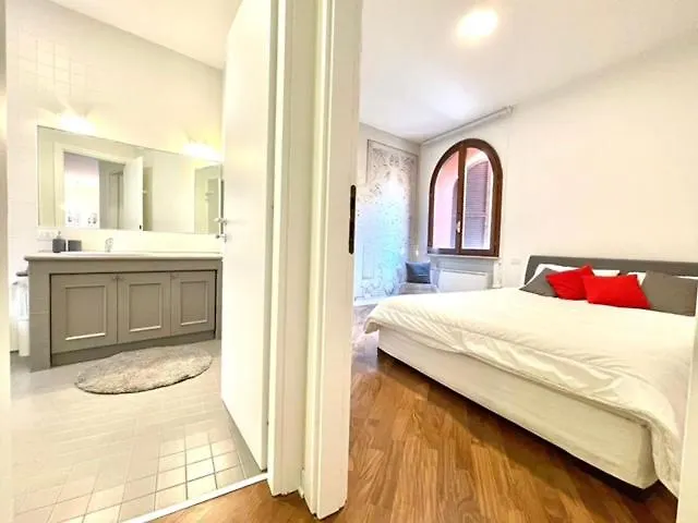 Domus - Ampia Moderna Casa Su 2 Piani Nel Cuore Di Διαμέρισμα Βερόνα