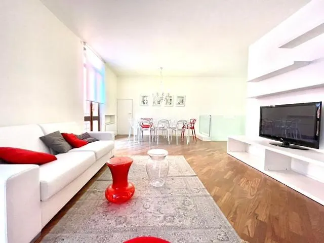 Domus - Ampia Moderna Casa Su 2 Piani Nel Cuore Di * Βερόνα