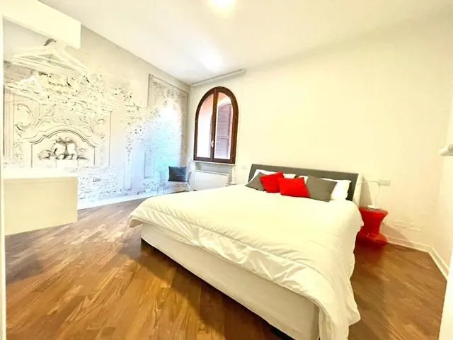 Domus - Ampia Moderna Casa Su 2 Piani Nel Cuore Di * Βερόνα