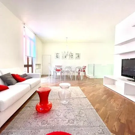Domus - Ampia Moderna Casa Su 2 Piani Nel Cuore Di * Verona
