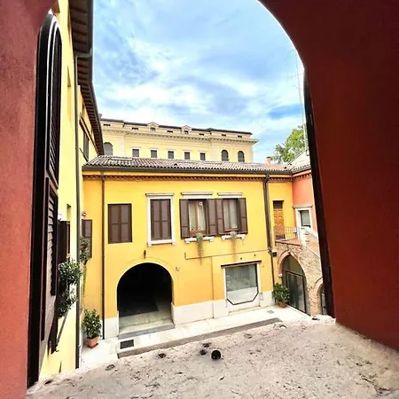 Apartment Domus - Ampia Moderna Casa Su 2 Piani Nel Cuore Di