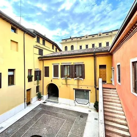 Domus - Ampia Moderna Casa Su 2 Piani Nel Cuore Di Apartment Verona